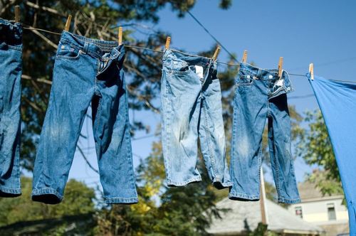 Últimas soluciones de la empresa sobre Cómo transformar el denim crudo en vaqueros claros con una solución ecológica