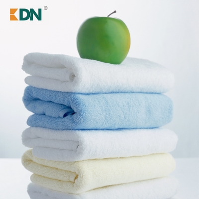Un buen precio. Proteasa alcalina del detergente para ropa del gránulo casero de las enzimas para el aceite de la mancha y el removedor sucio en línea